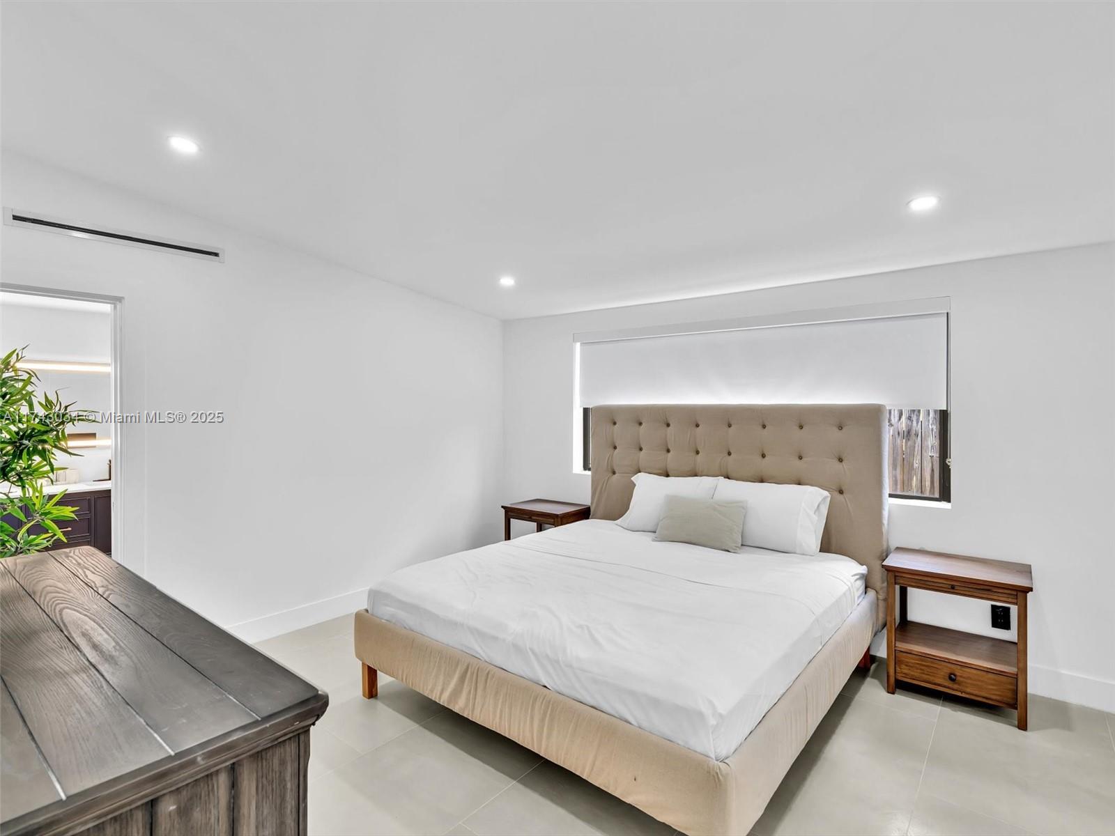 HALLANDALE HEIGHTS - Residential