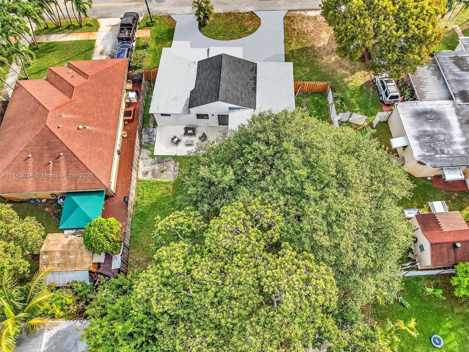 HALLANDALE HEIGHTS - Residential