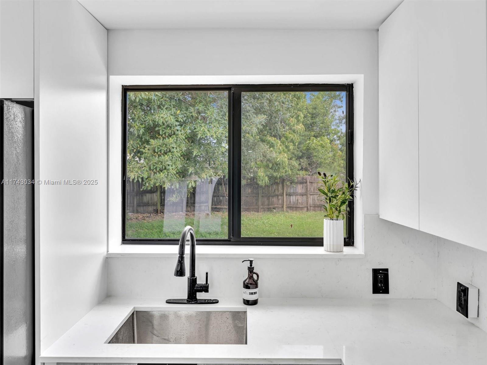 HALLANDALE HEIGHTS - Residential