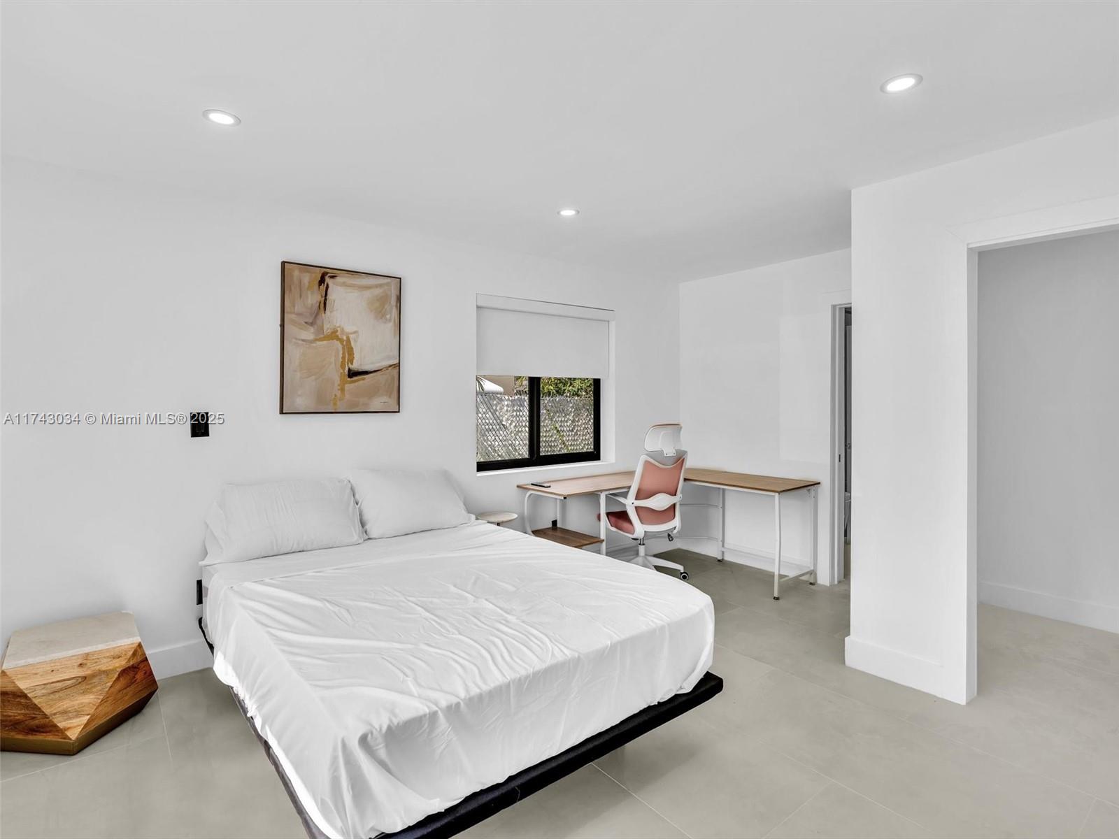 HALLANDALE HEIGHTS - Residential