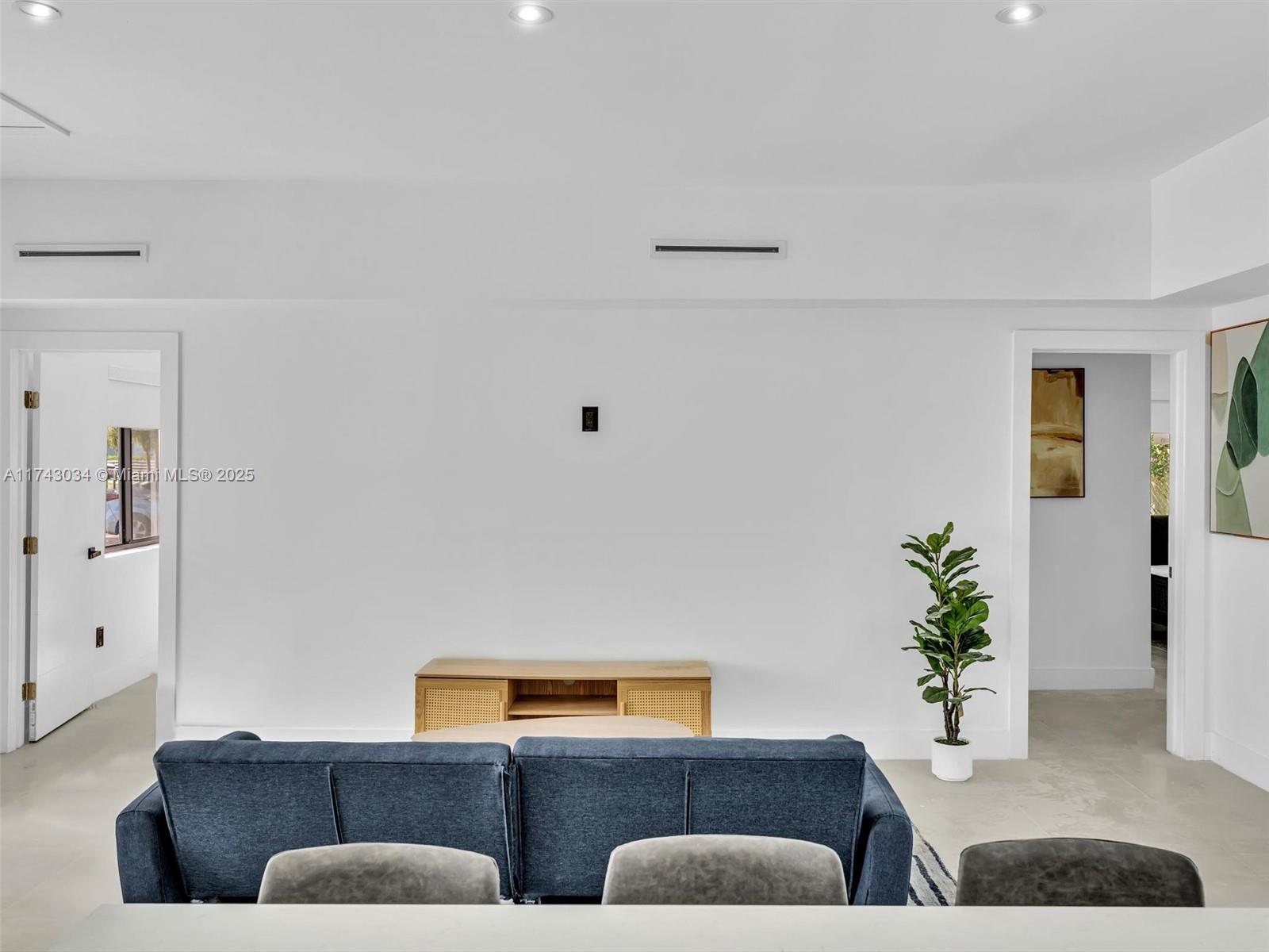 HALLANDALE HEIGHTS - Residential