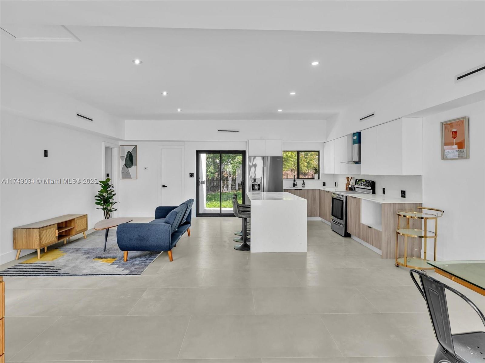 HALLANDALE HEIGHTS - Residential