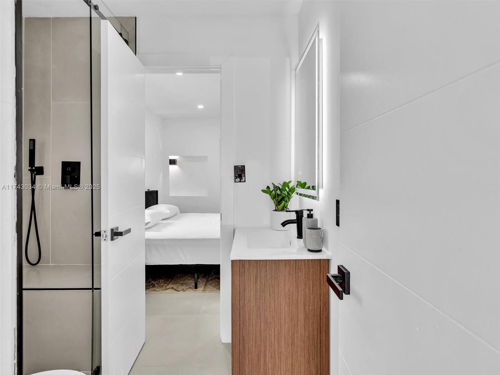 HALLANDALE HEIGHTS - Residential