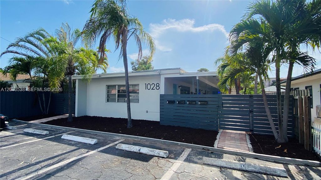 Photo of 1028 NE 16th Ter #2, Fort Lauderdale, FL 33304 (MLS # A12010538)