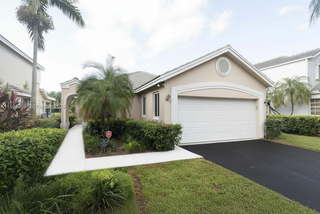 Photo of 2917 Myrtle Oak Cir, Davie, FL 33328 (MLS # A11895905)