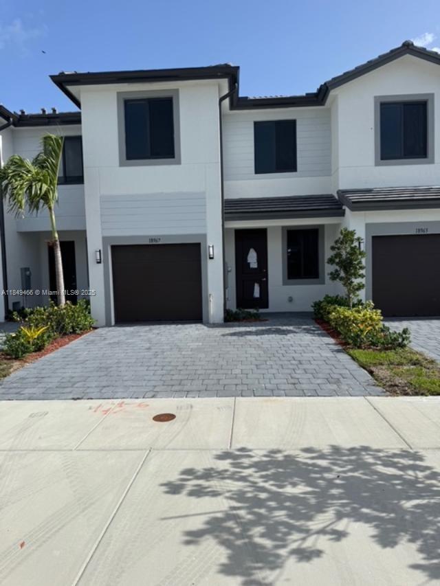 READY TO MOVE IN, NEW CONSTRUCTION, 3 BEDROOMS AND 2.5 BATHROOMS WITH ONE CAR GARAGE, ALL TILED-ON 1ST FLOOR, LAMINED FLOORS UPSTAIRS, IMPACT WINDOWS AND DOORS EASY TO​​‌​​​​‌​‌​​​‌‌​​​‌‌‌​​‌​​‌‌​​​​ SHOW.