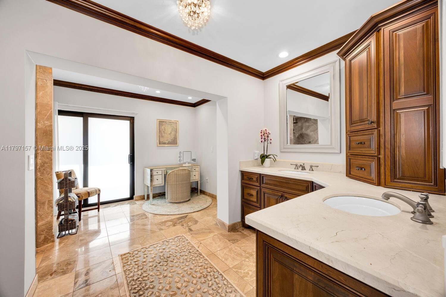 CLINTON GROVE ESTS - Residential