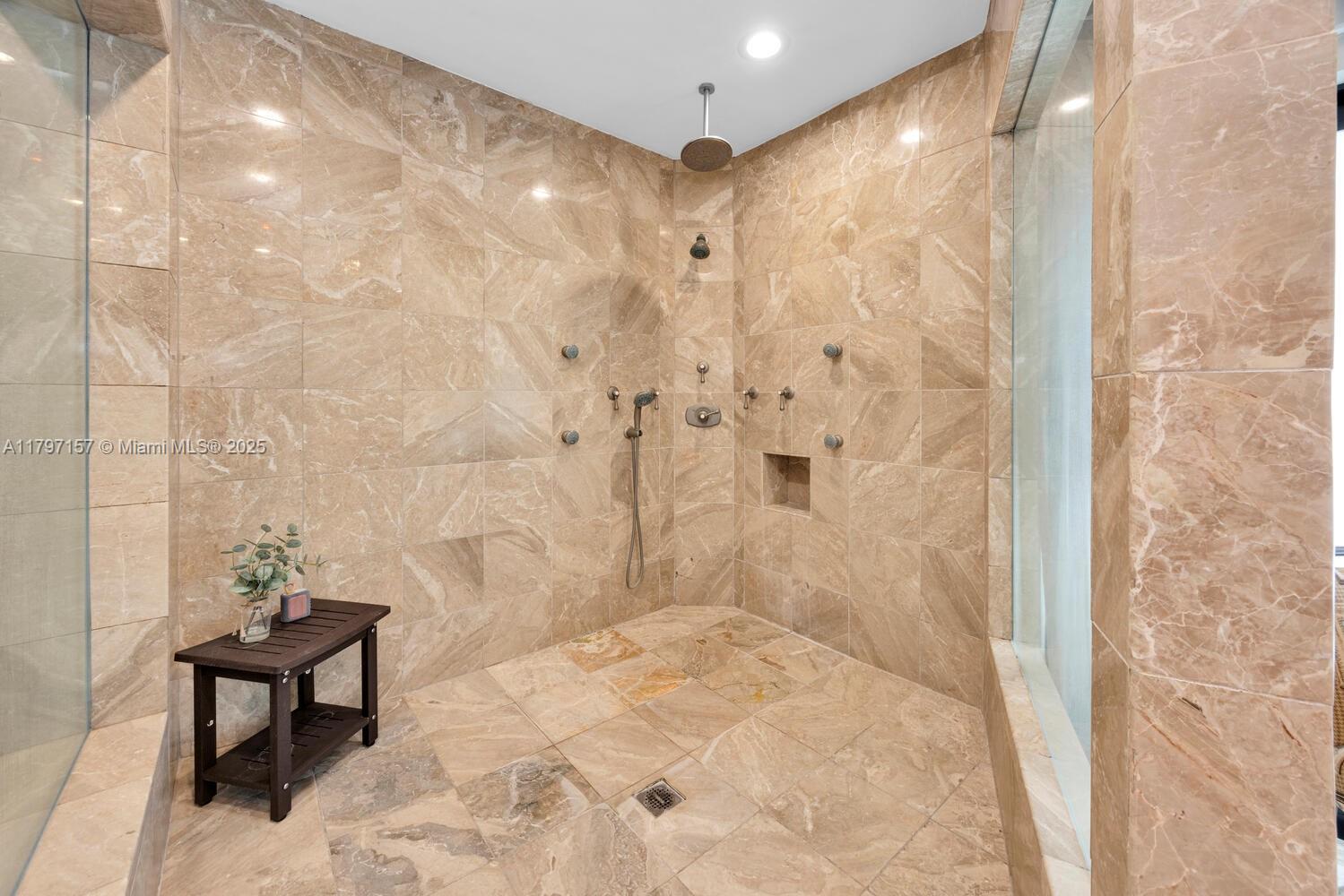 CLINTON GROVE ESTS - Residential