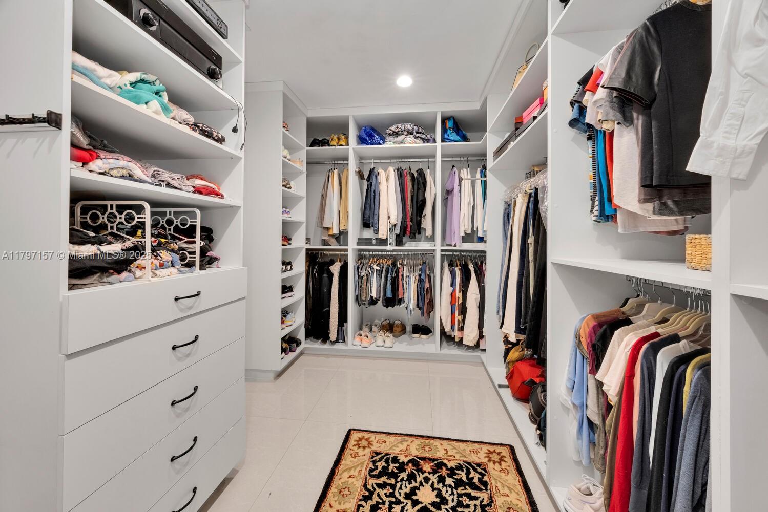 CLINTON GROVE ESTS - Residential