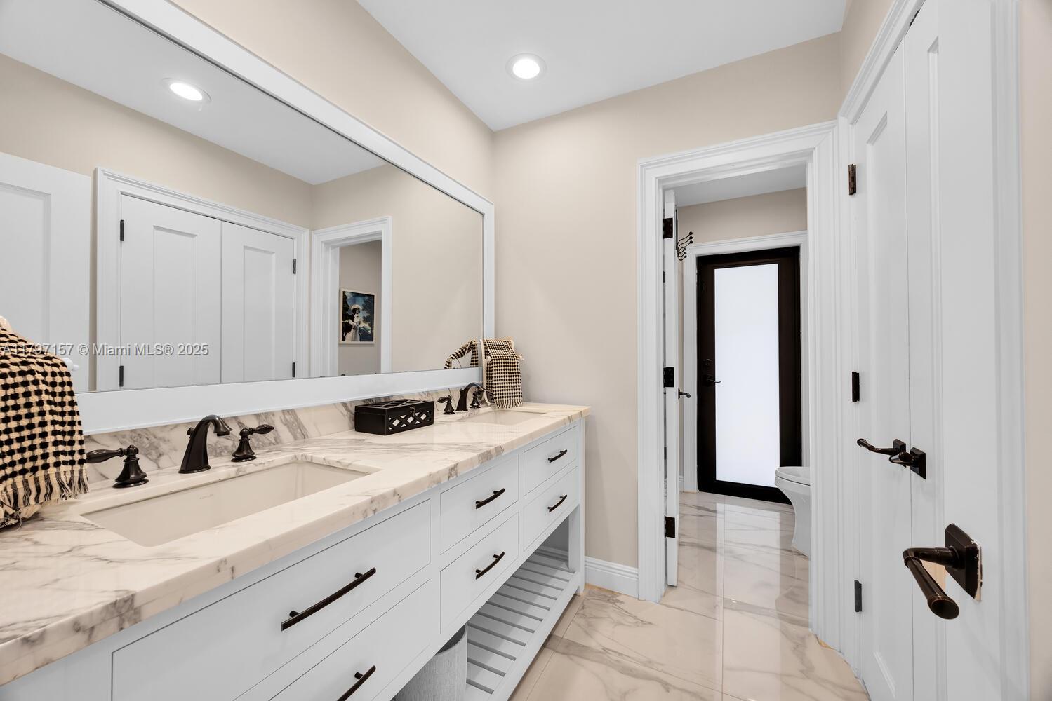 CLINTON GROVE ESTS - Residential