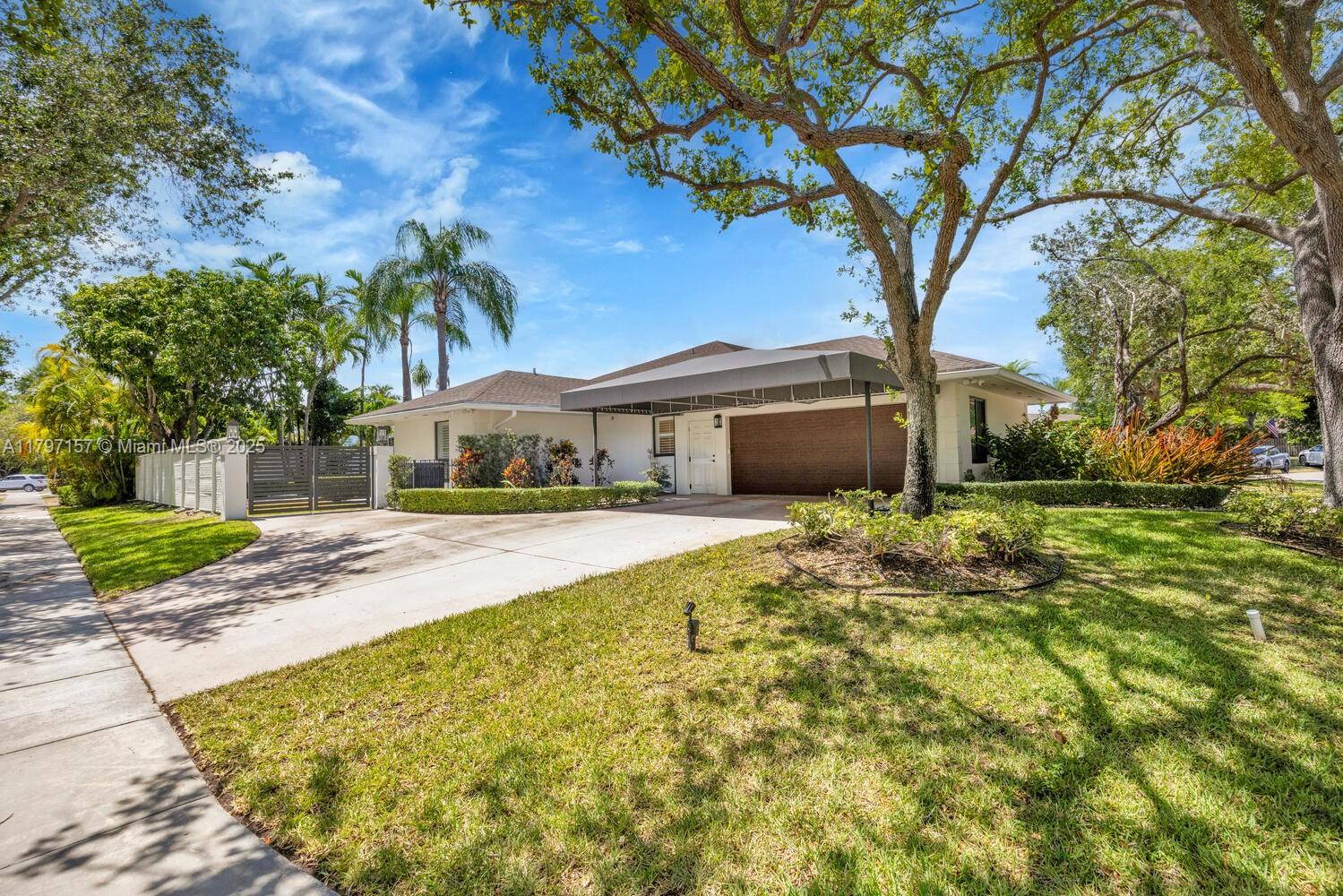 CLINTON GROVE ESTS - Residential