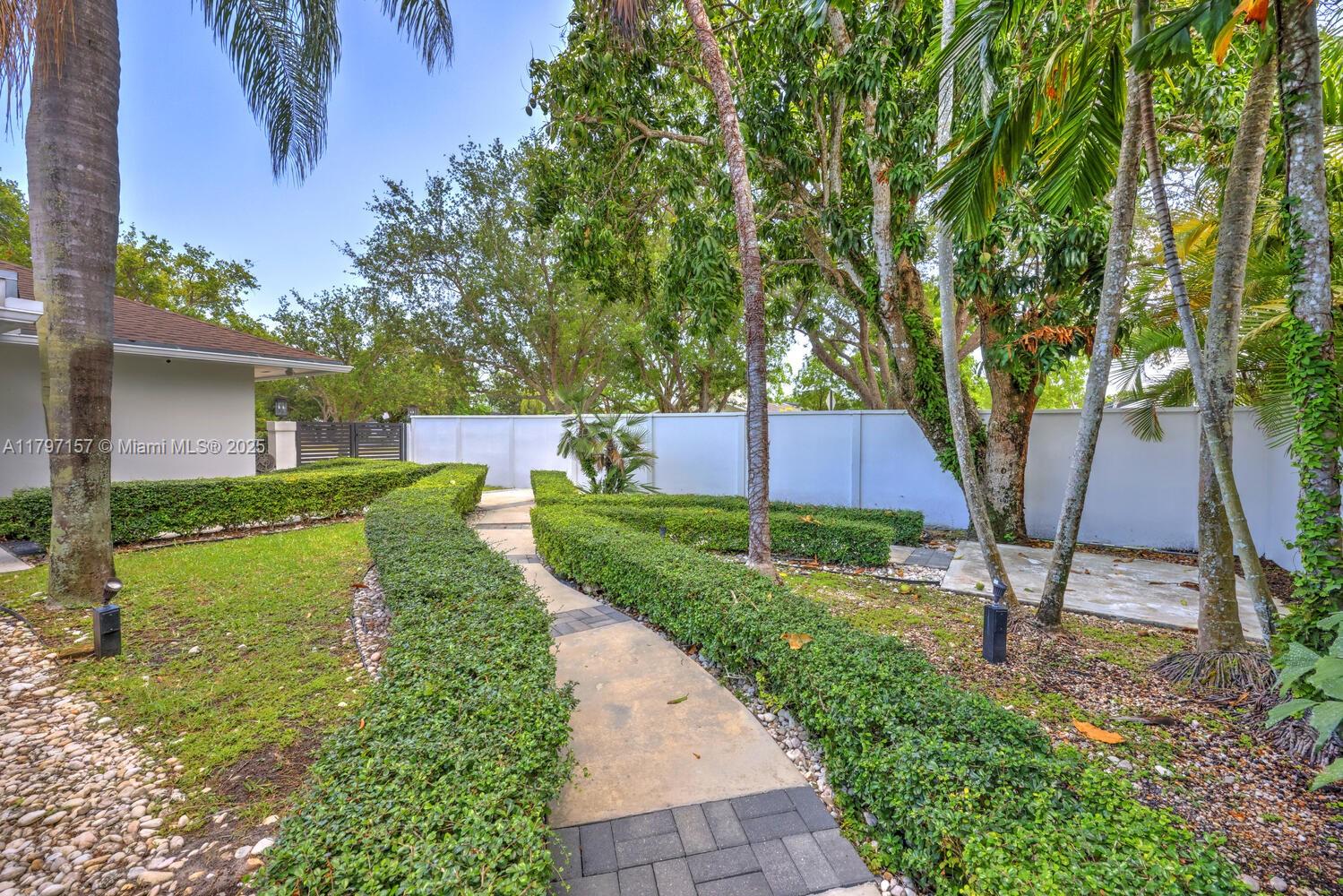 CLINTON GROVE ESTS - Residential