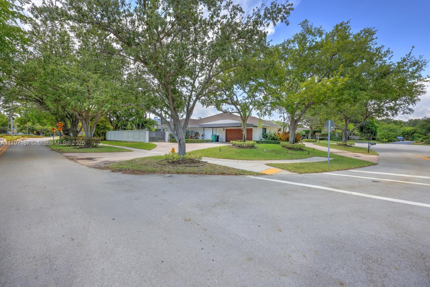 CLINTON GROVE ESTS - Residential