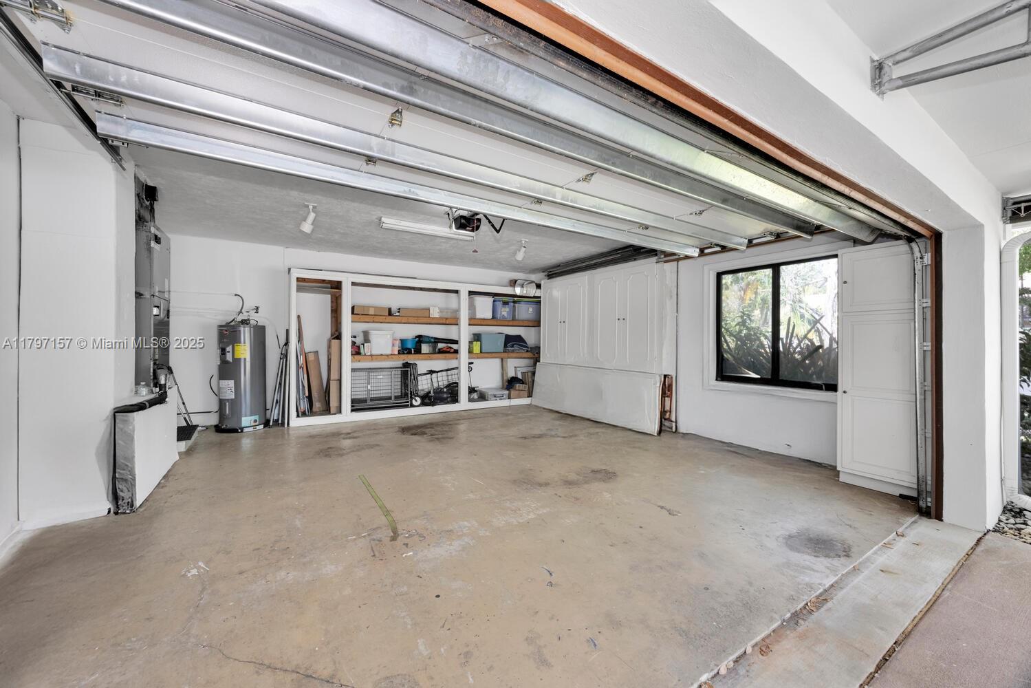 CLINTON GROVE ESTS - Residential