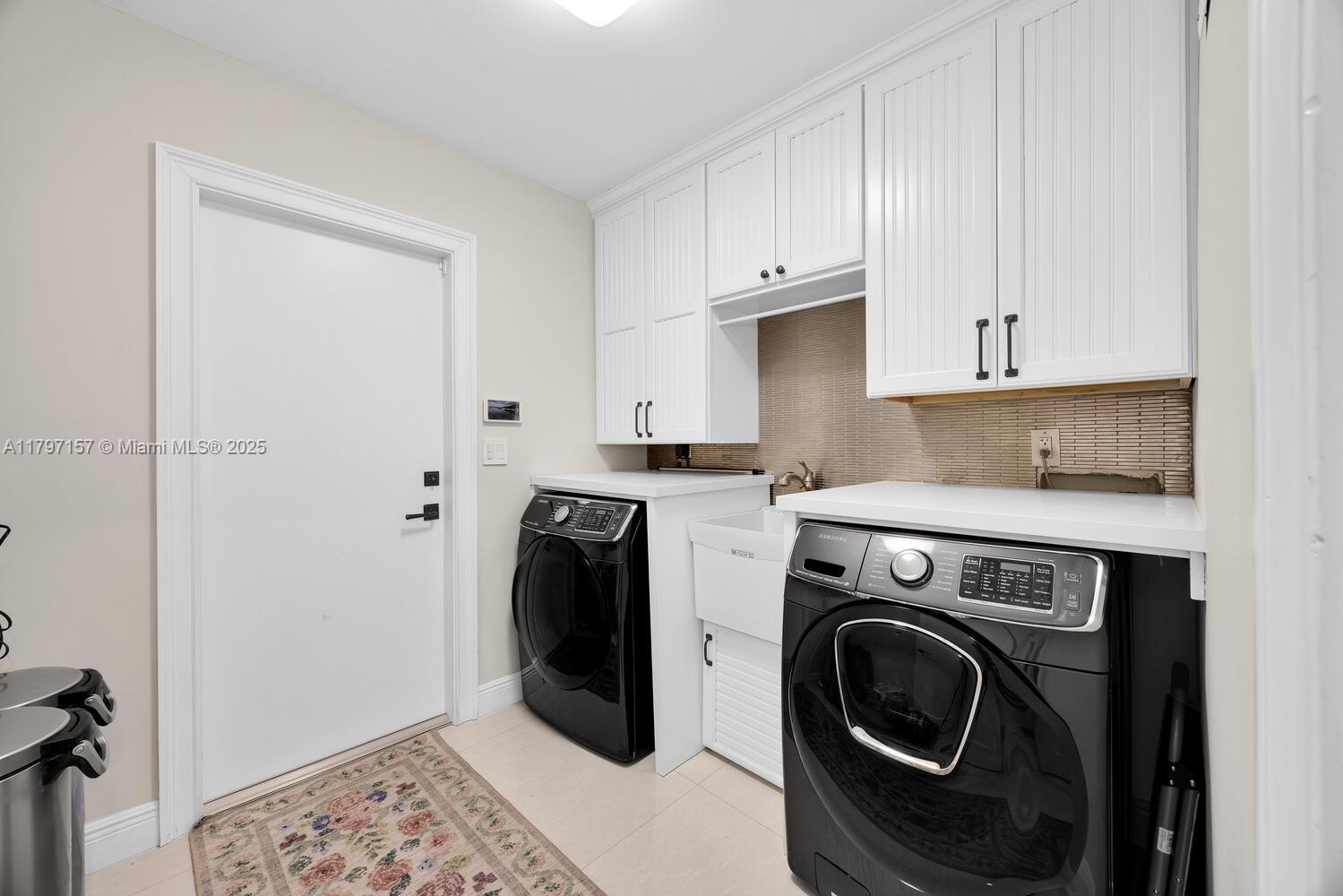 CLINTON GROVE ESTS - Residential