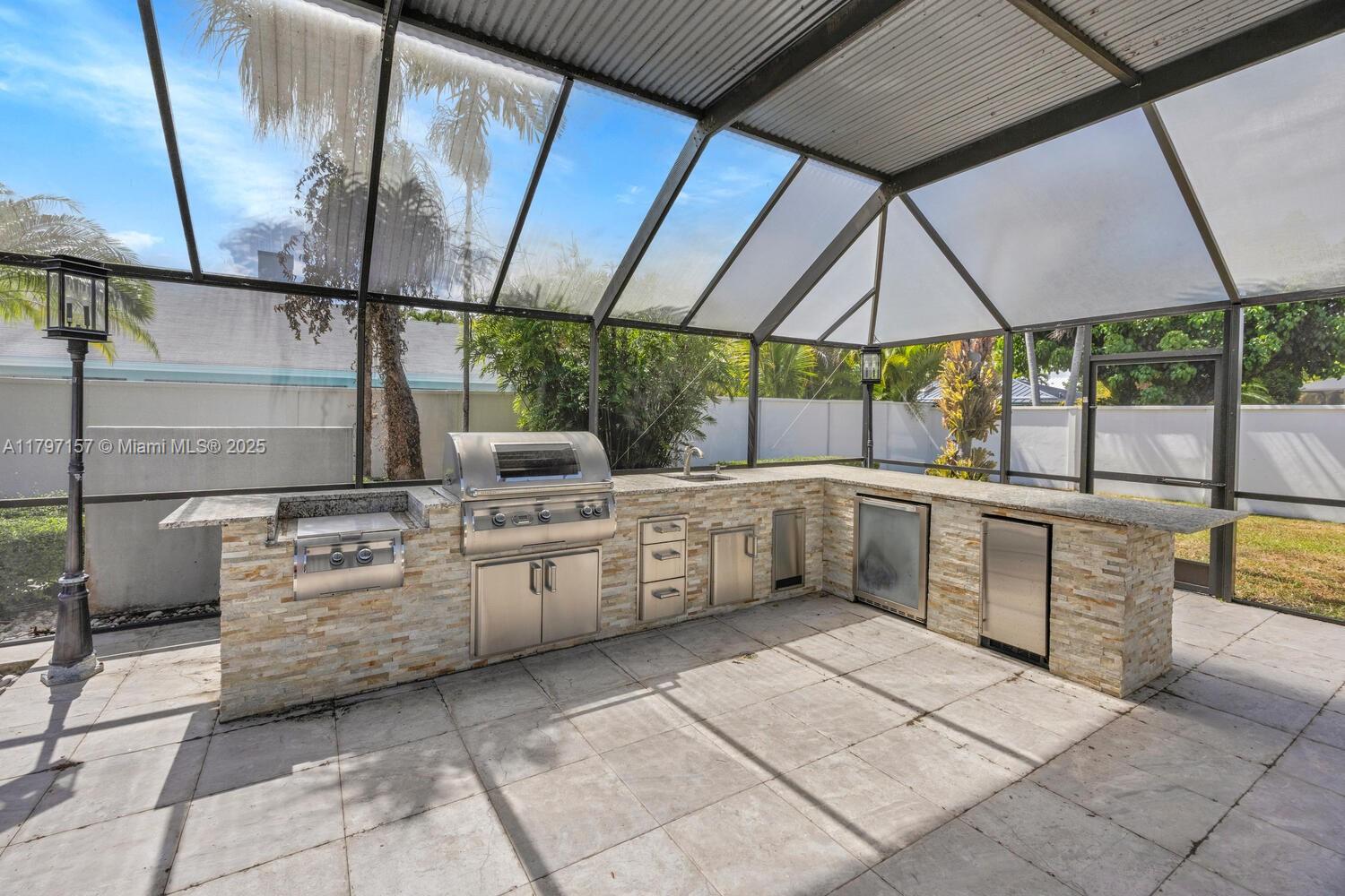 CLINTON GROVE ESTS - Residential