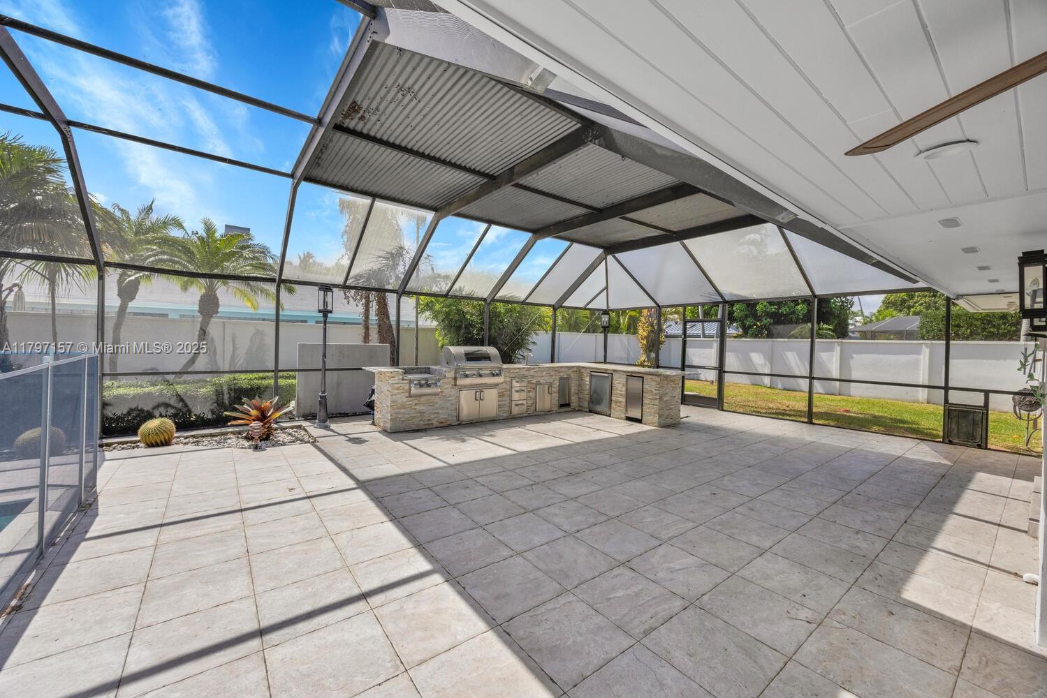 CLINTON GROVE ESTS - Residential