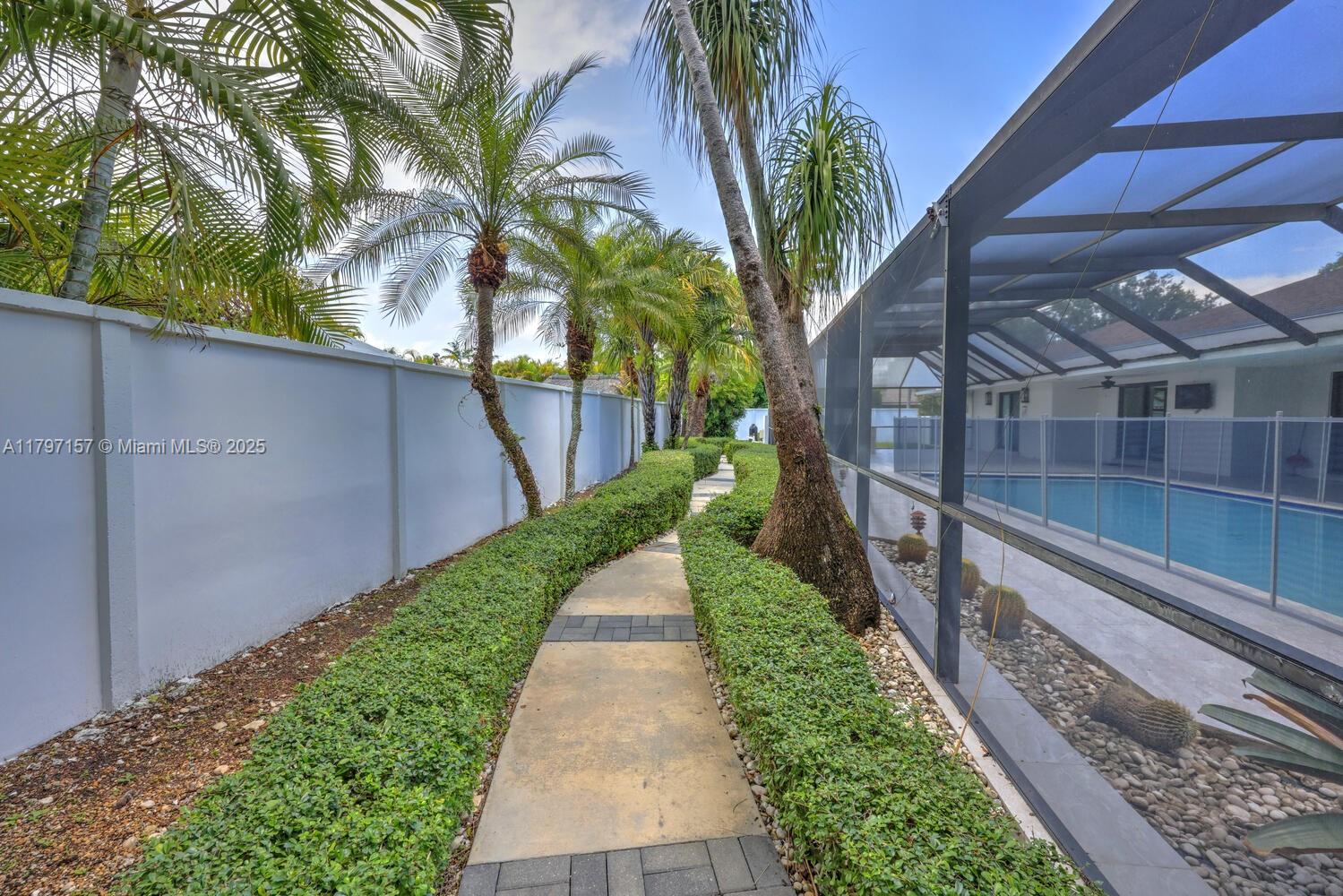 CLINTON GROVE ESTS - Residential