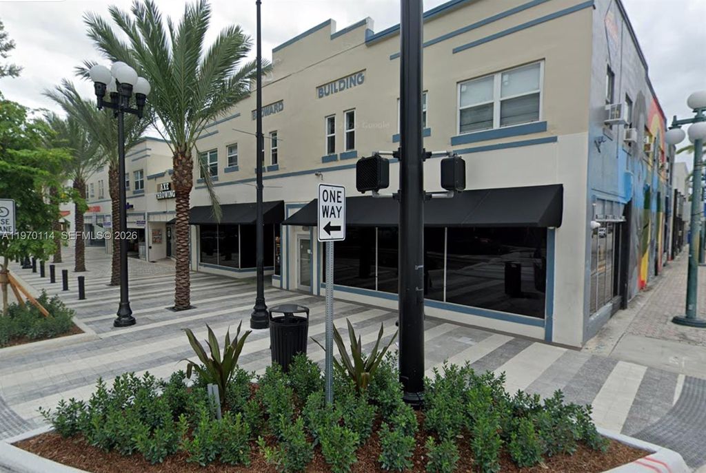 Photo of 2050 Hollywood Blvd #R, Hollywood, FL 33020 (MLS # A11970114)