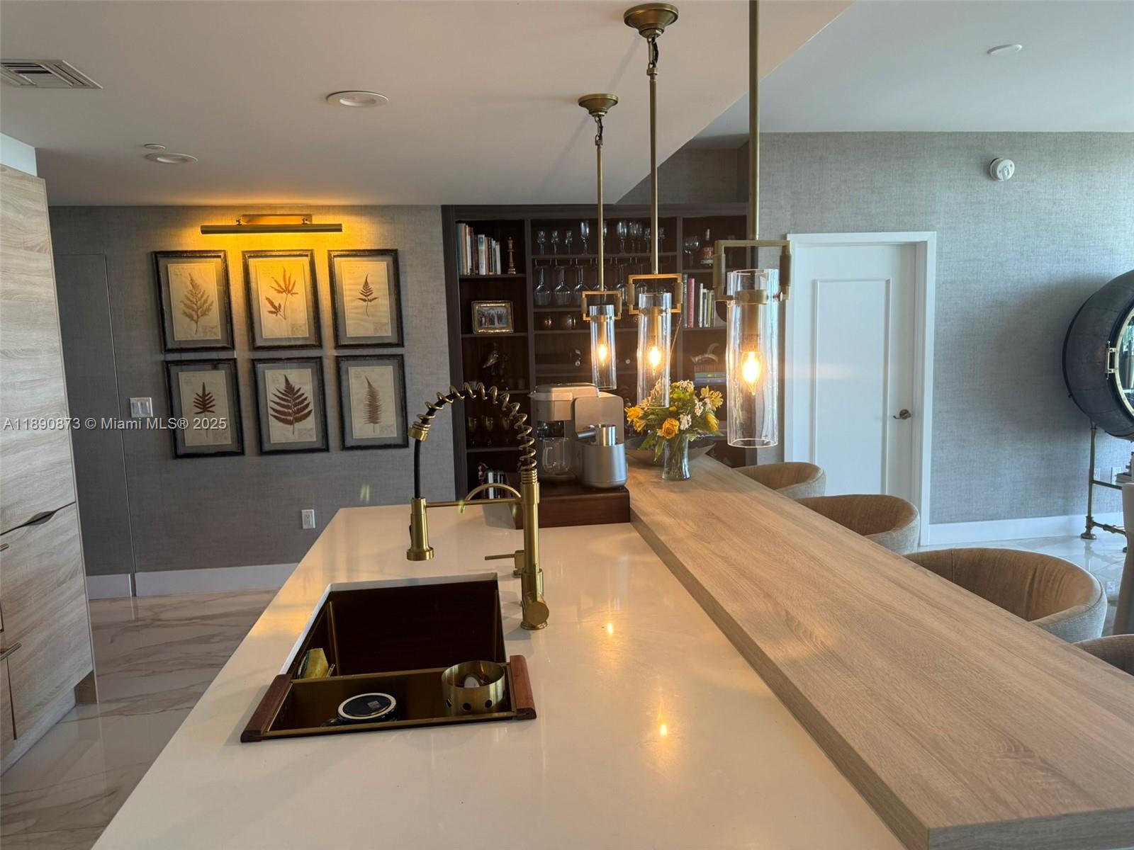 THE HARBOUR SOUTH CONDO - Residential Lease