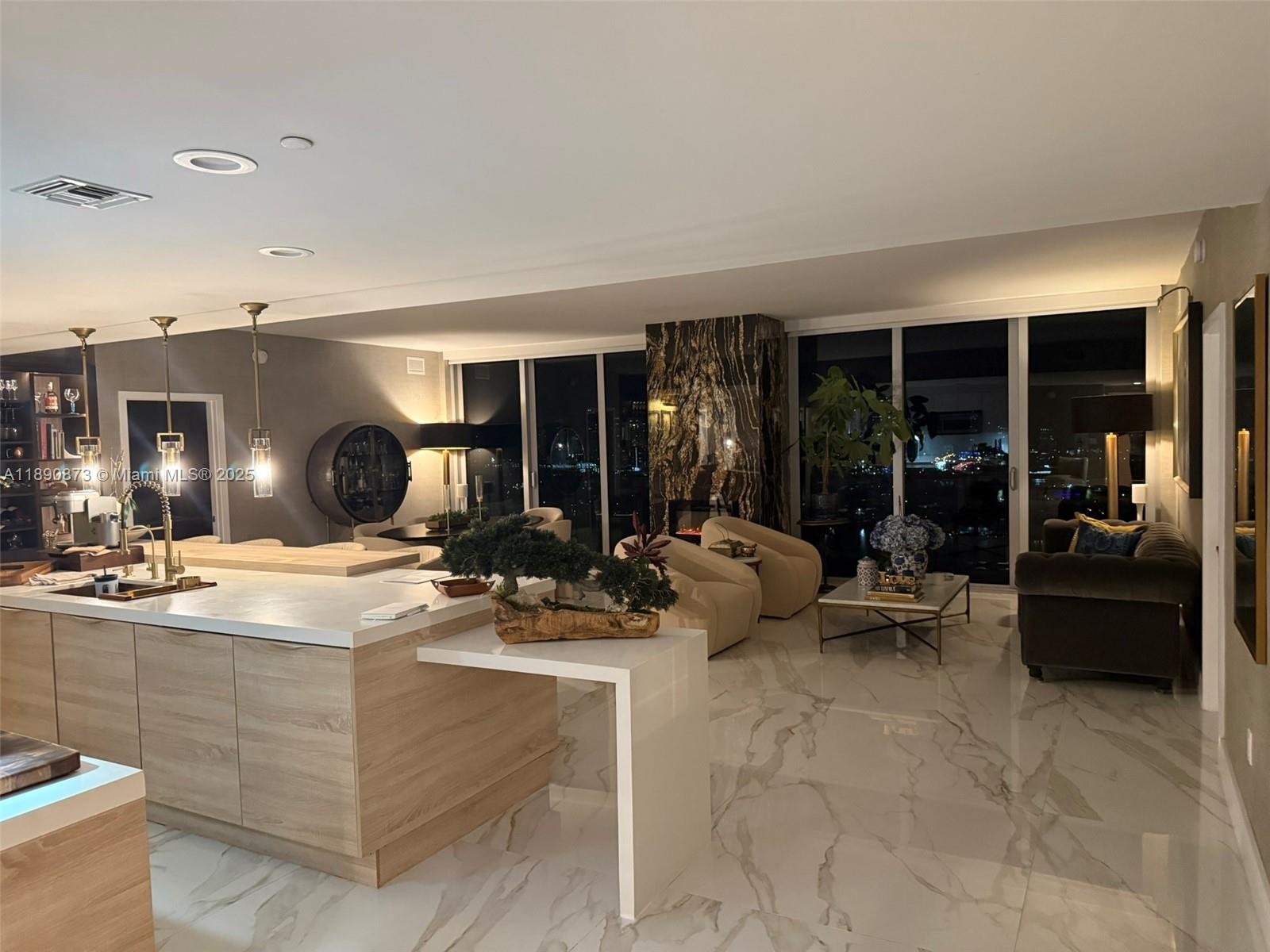 THE HARBOUR SOUTH CONDO - Residential Lease