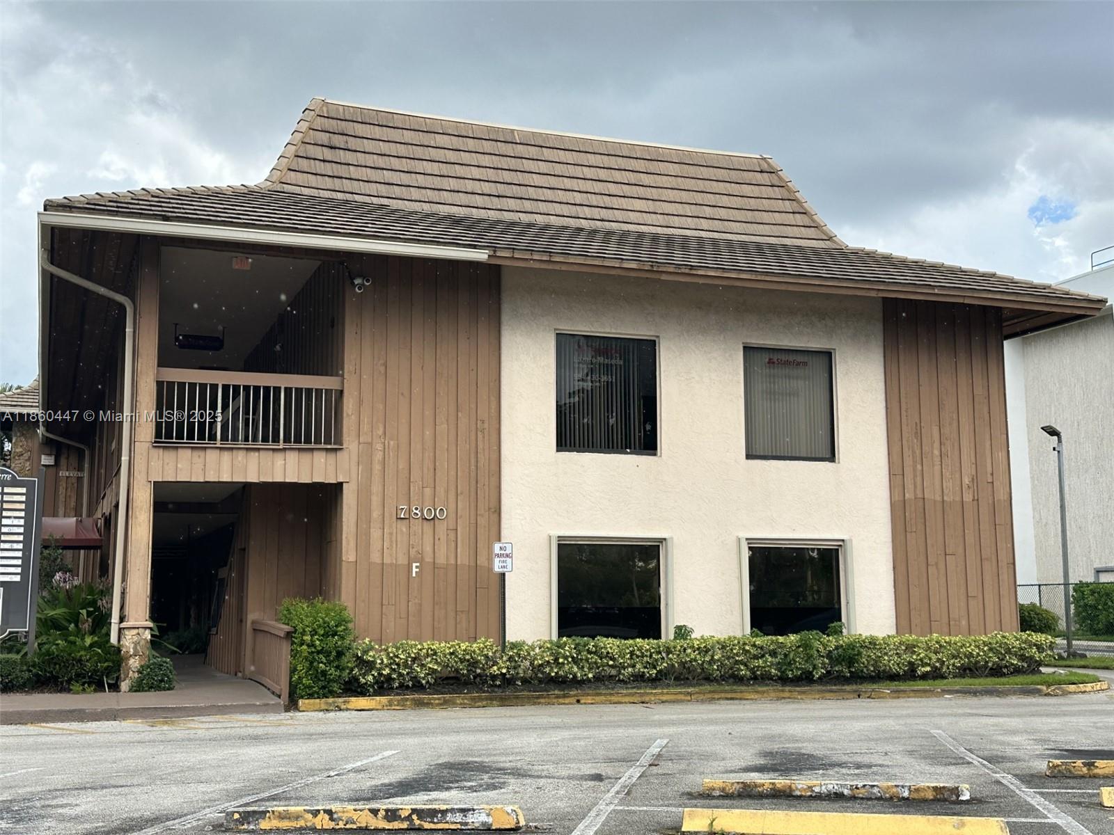 Discover a professional and serene workspace in the heart of Sunrise, Florida. This spacious office is ideal for businesses seeking both comfort and convenience. Located in a centrally situated area, it offers quick access to major roads, dining options, and local services.
Step outside during your lunch break and unwind in a relaxing outdoor setting surrounded by lush trees and greenery—a rare find that creates the perfect balance between productivity and peace of mind.