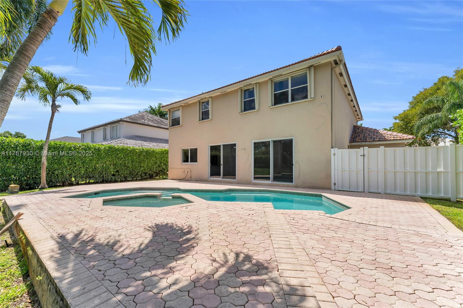 PEMBROKE SHORES - Residential