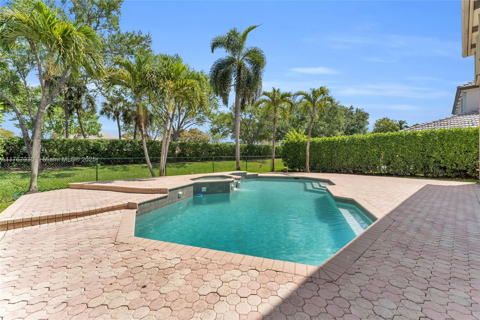 PEMBROKE SHORES - Residential