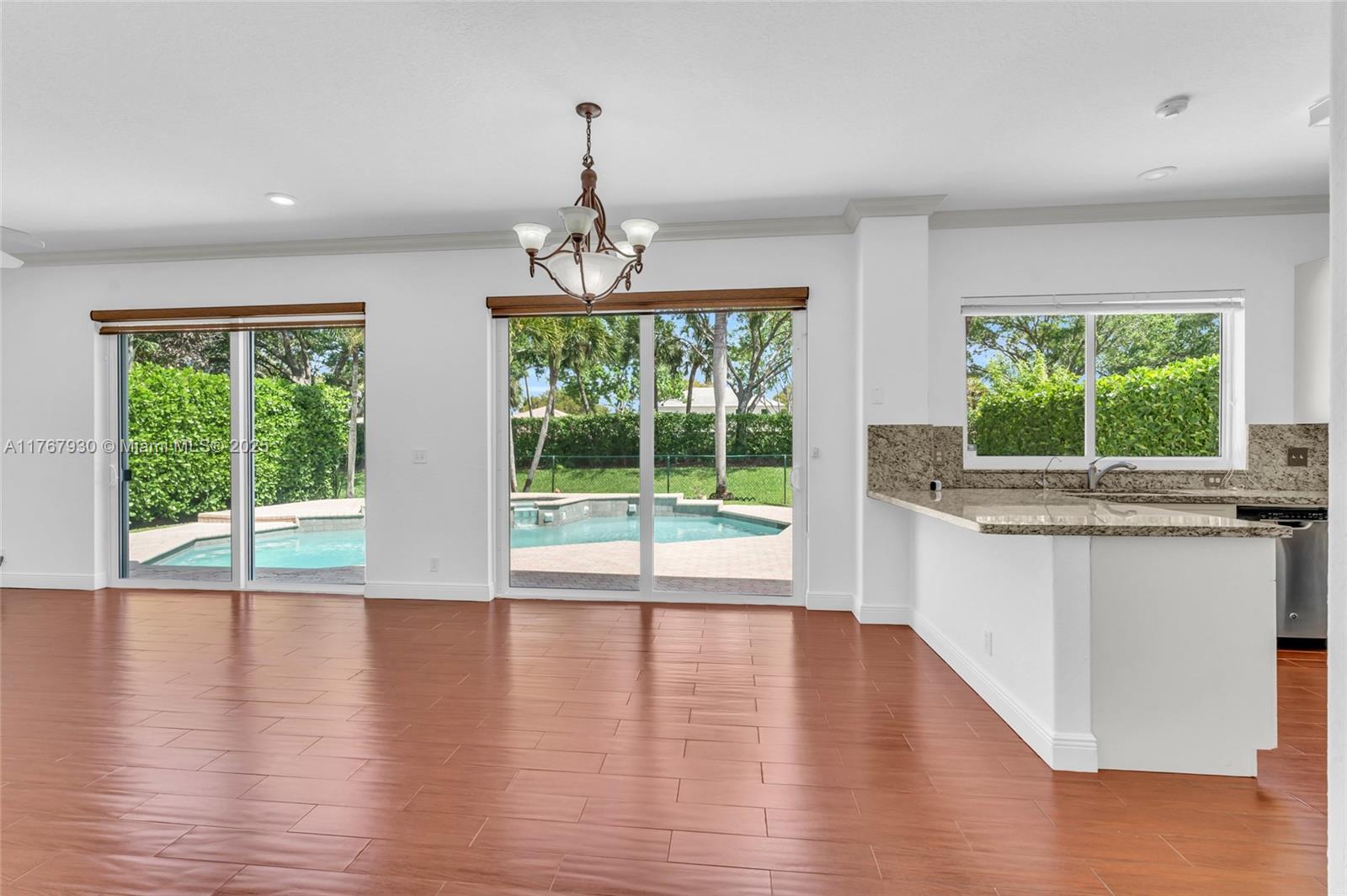 PEMBROKE SHORES - Residential