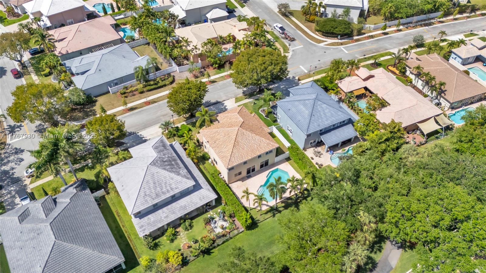 PEMBROKE SHORES - Residential