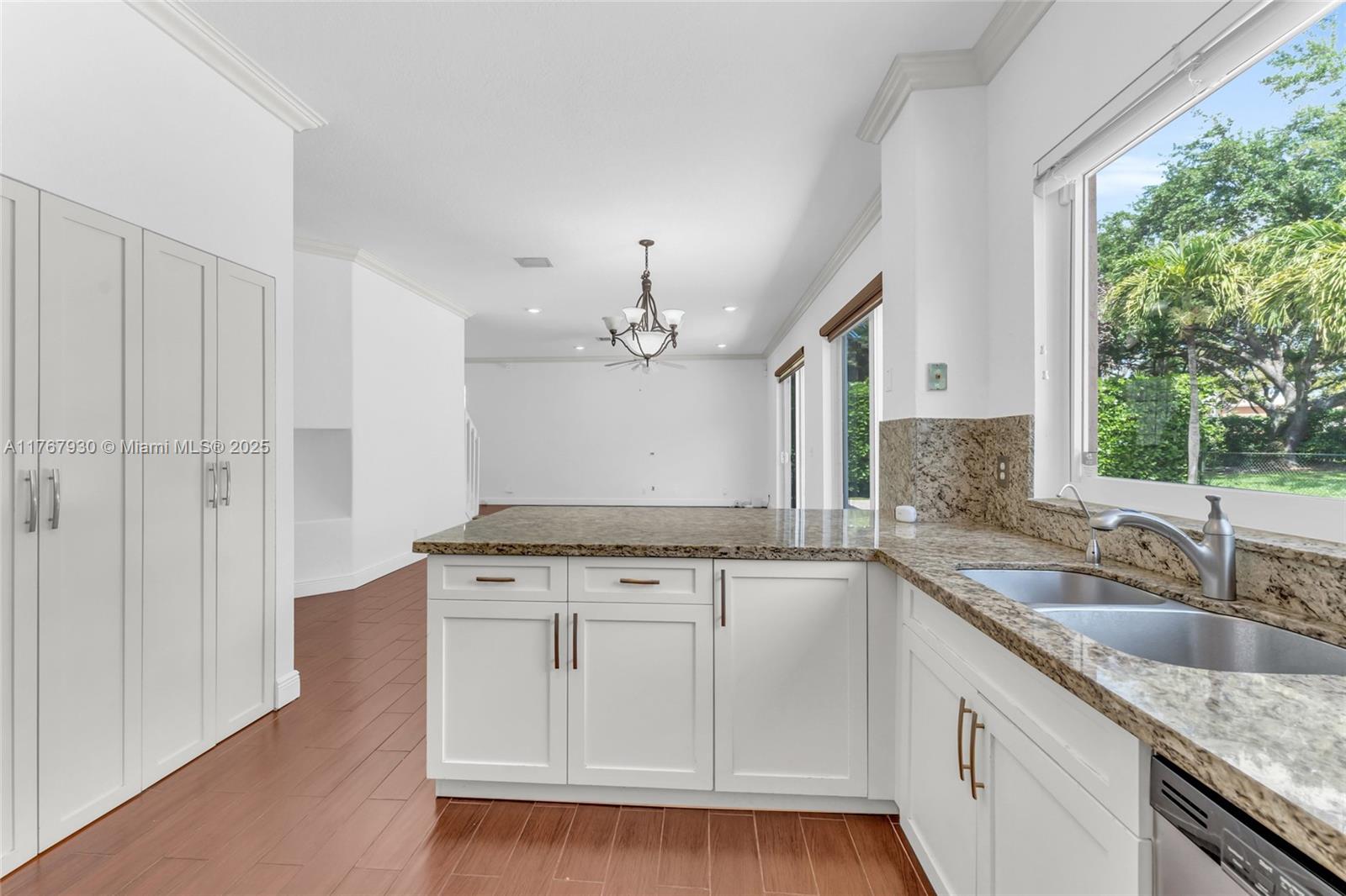 PEMBROKE SHORES - Residential