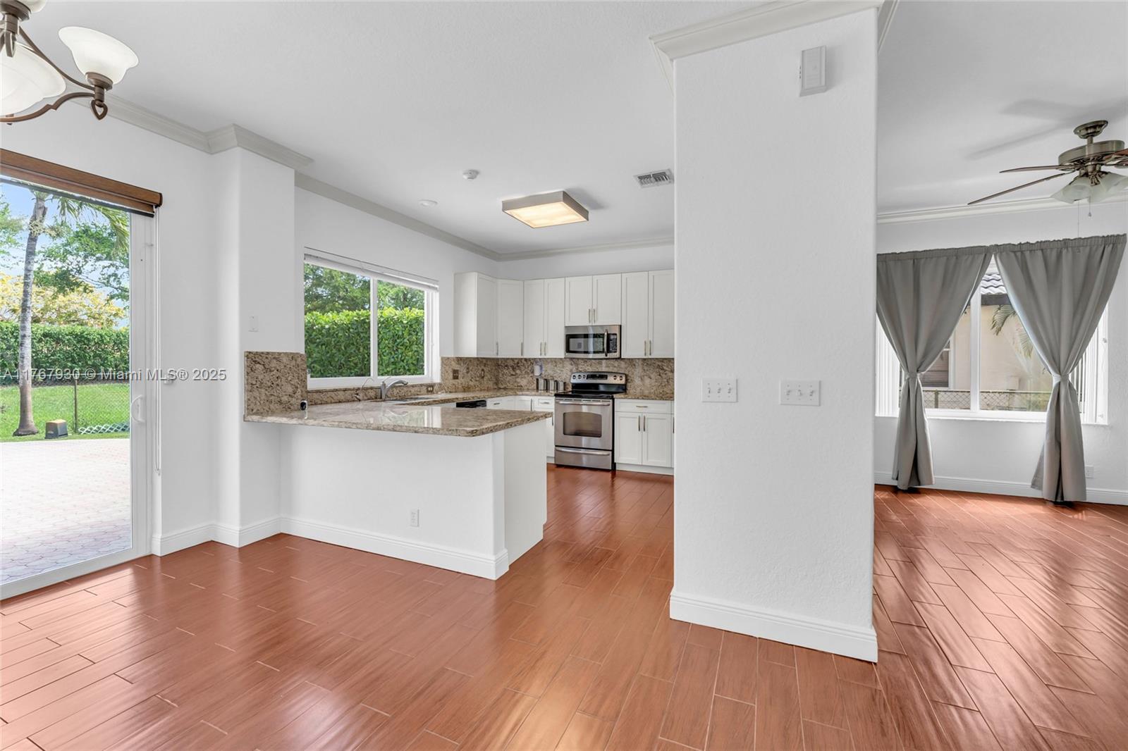 PEMBROKE SHORES - Residential