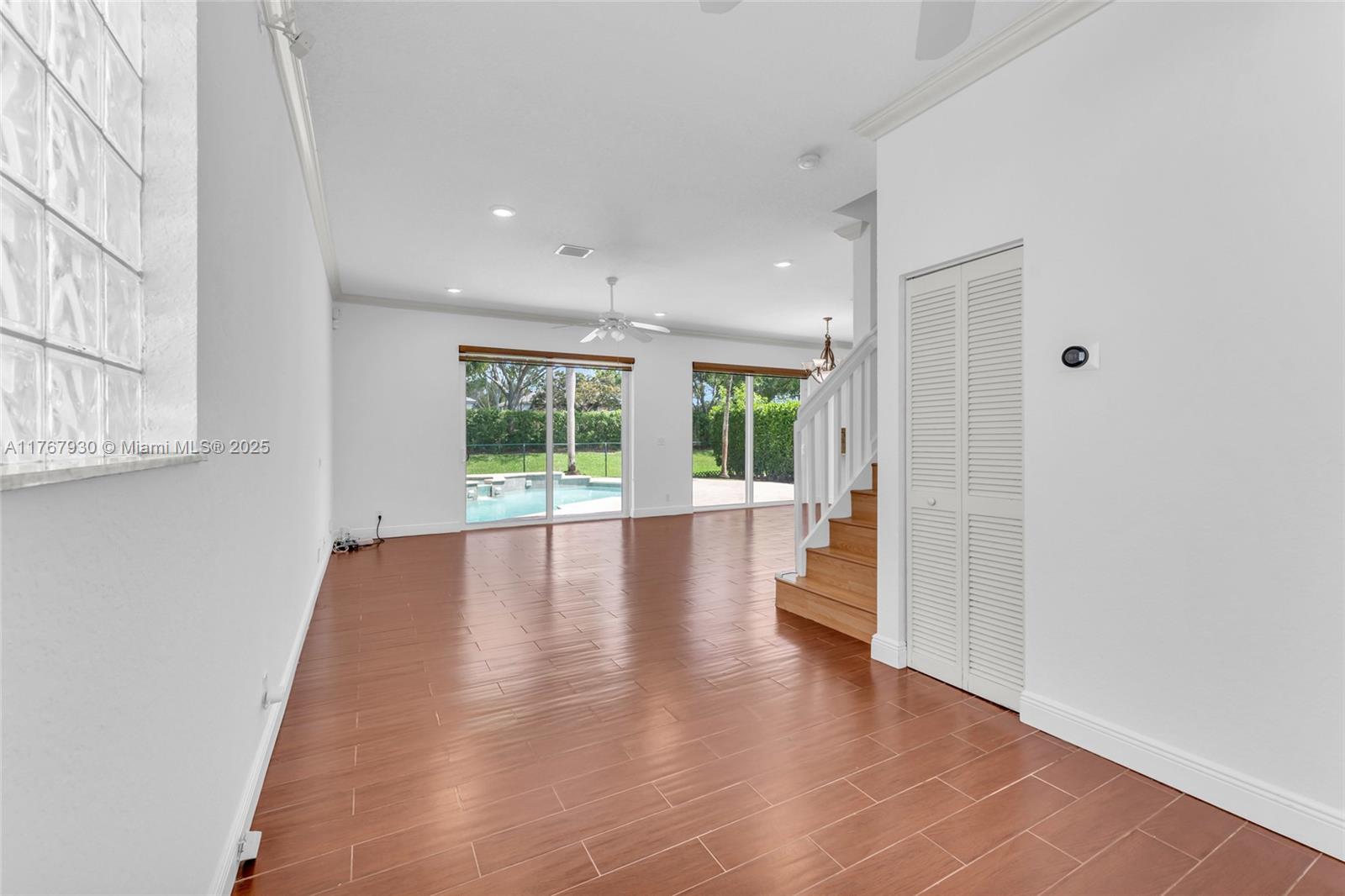 PEMBROKE SHORES - Residential