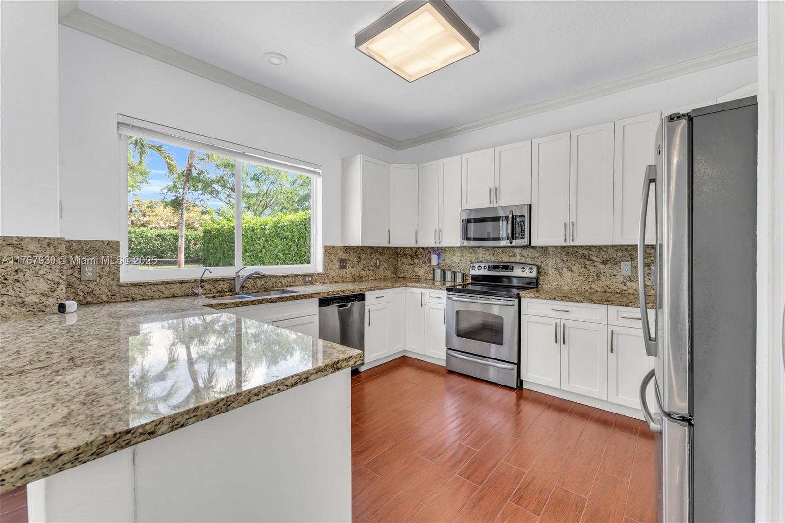 PEMBROKE SHORES - Residential