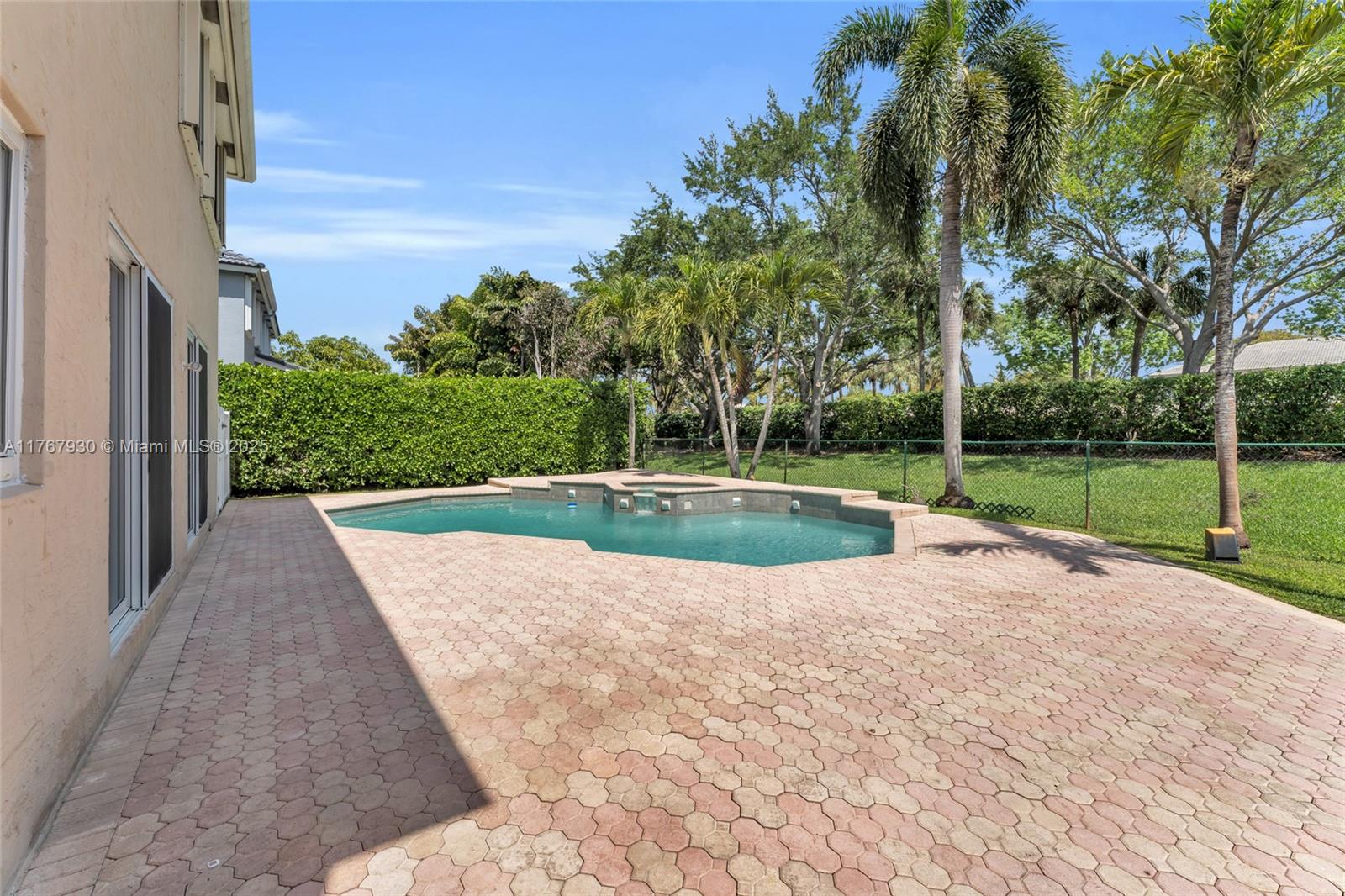 PEMBROKE SHORES - Residential