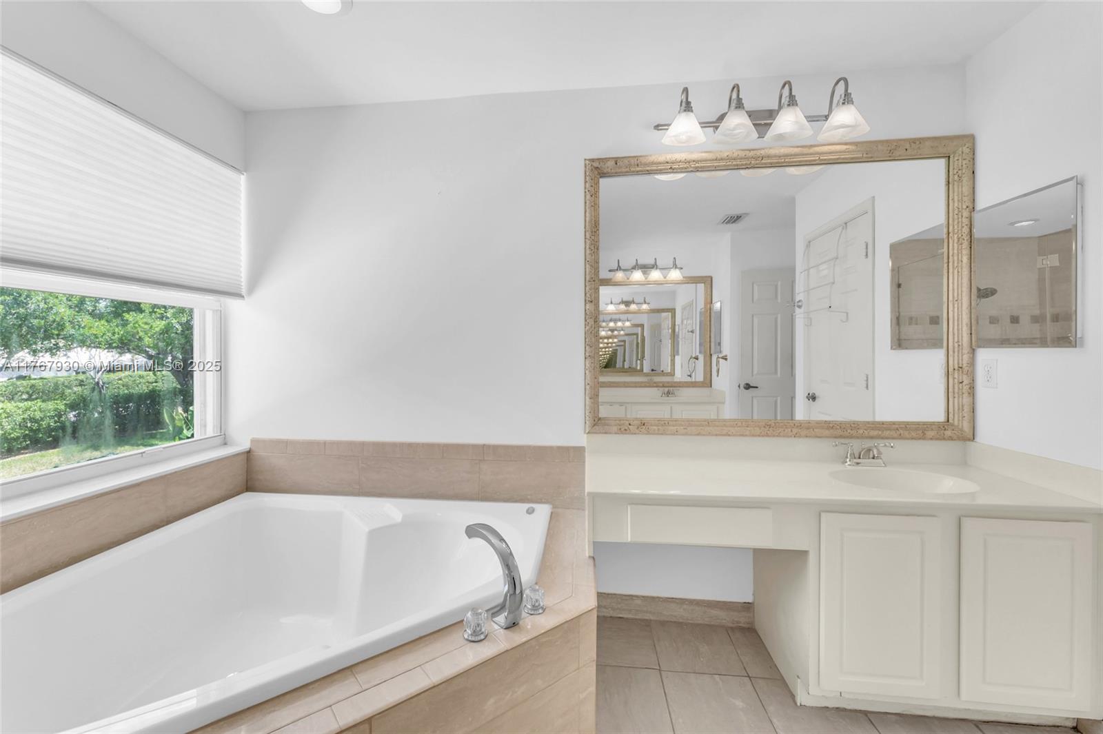 PEMBROKE SHORES - Residential
