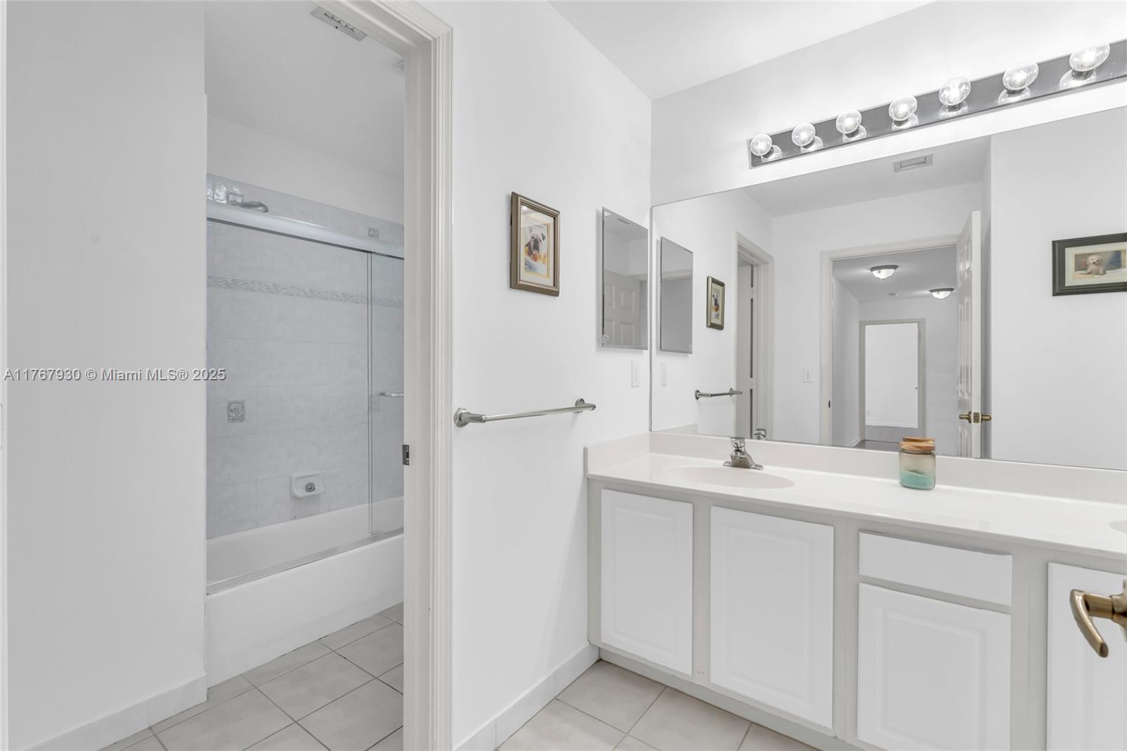 PEMBROKE SHORES - Residential