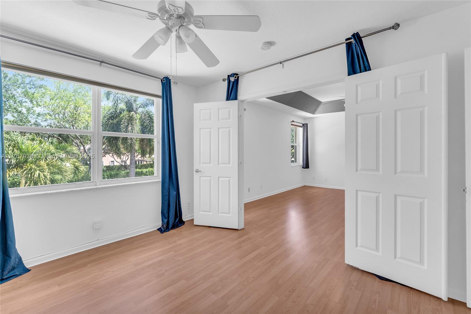 PEMBROKE SHORES - Residential