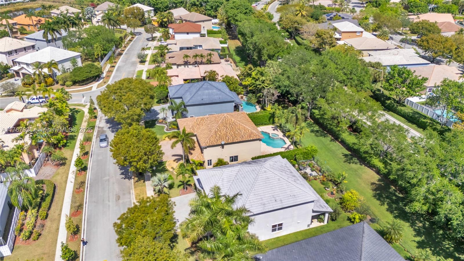 PEMBROKE SHORES - Residential