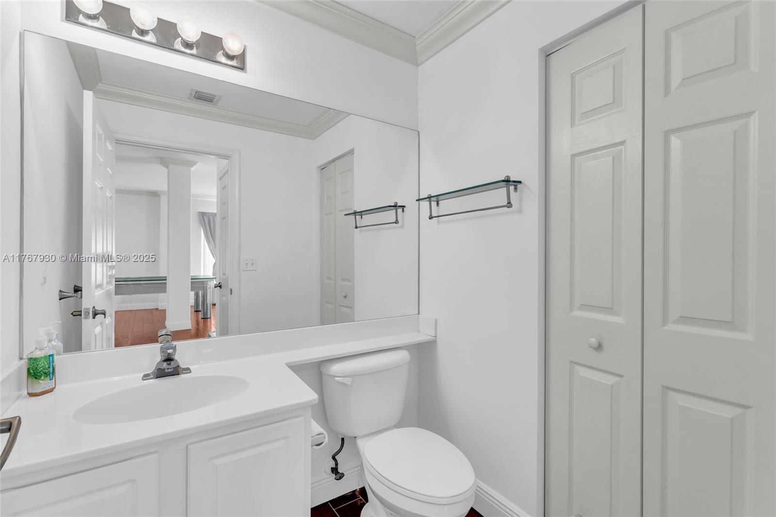 PEMBROKE SHORES - Residential