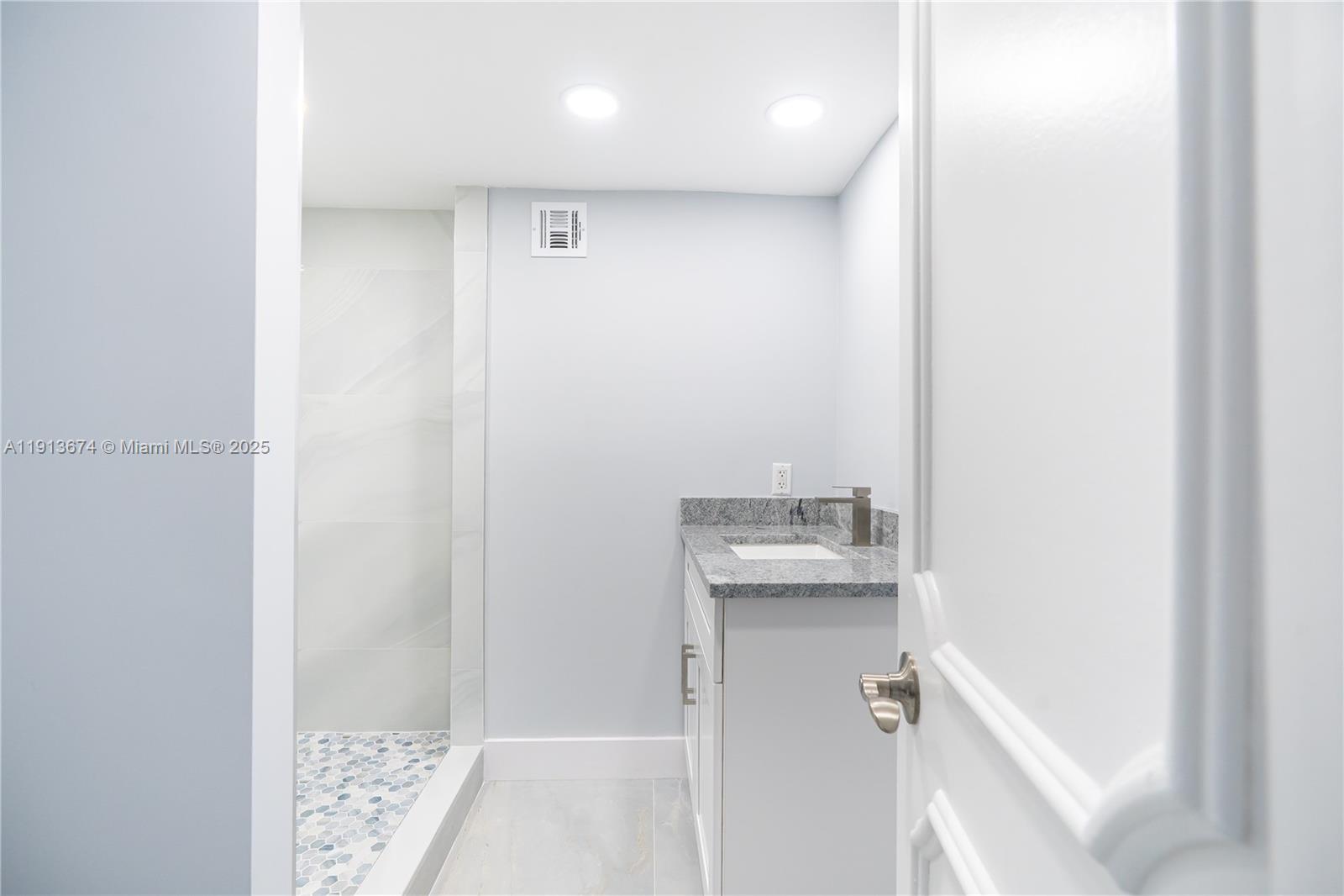 AQUARIUS CONDO - Residential