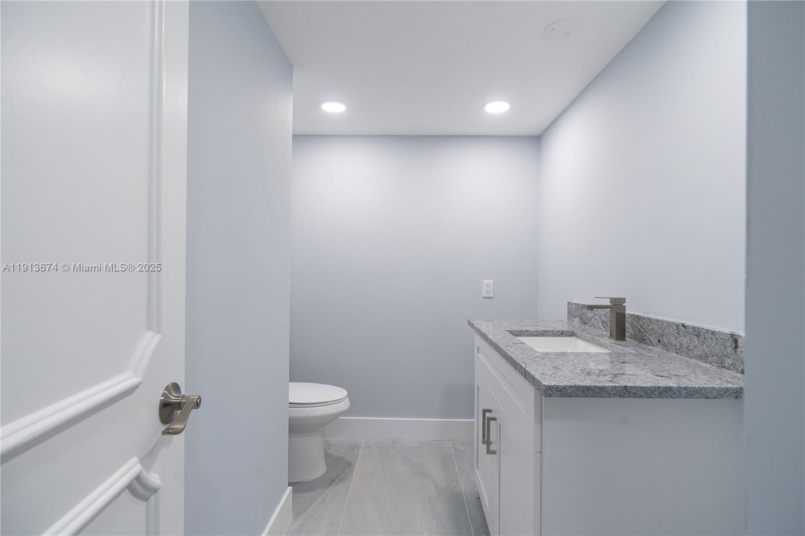 AQUARIUS CONDO - Residential