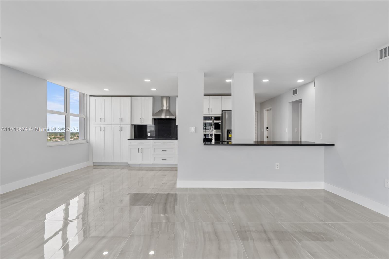 AQUARIUS CONDO - Residential