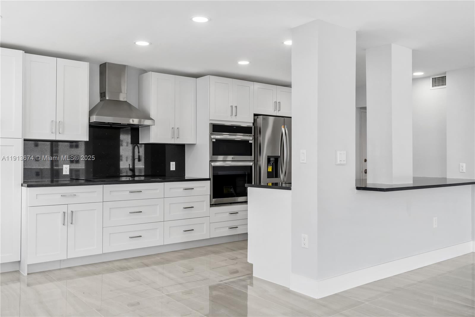 AQUARIUS CONDO - Residential