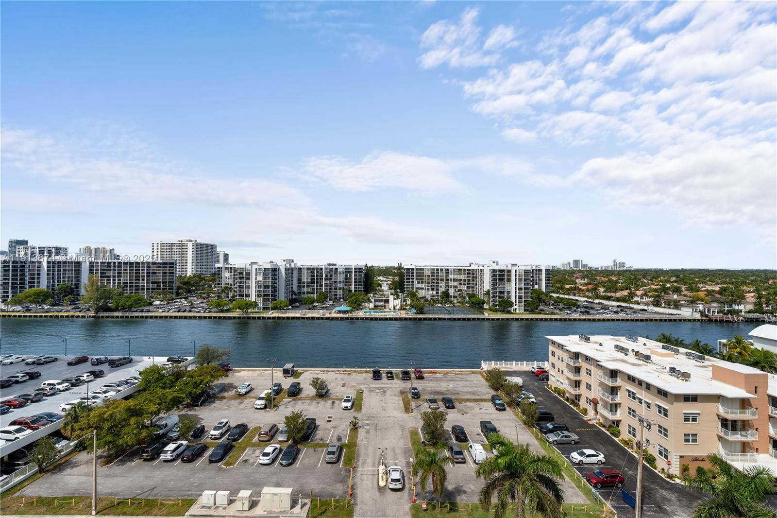 AQUARIUS CONDO - Residential