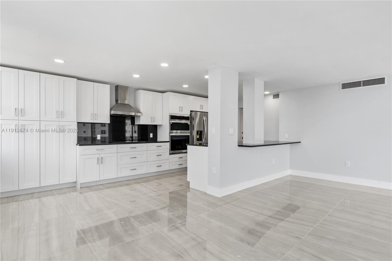 AQUARIUS CONDO - Residential