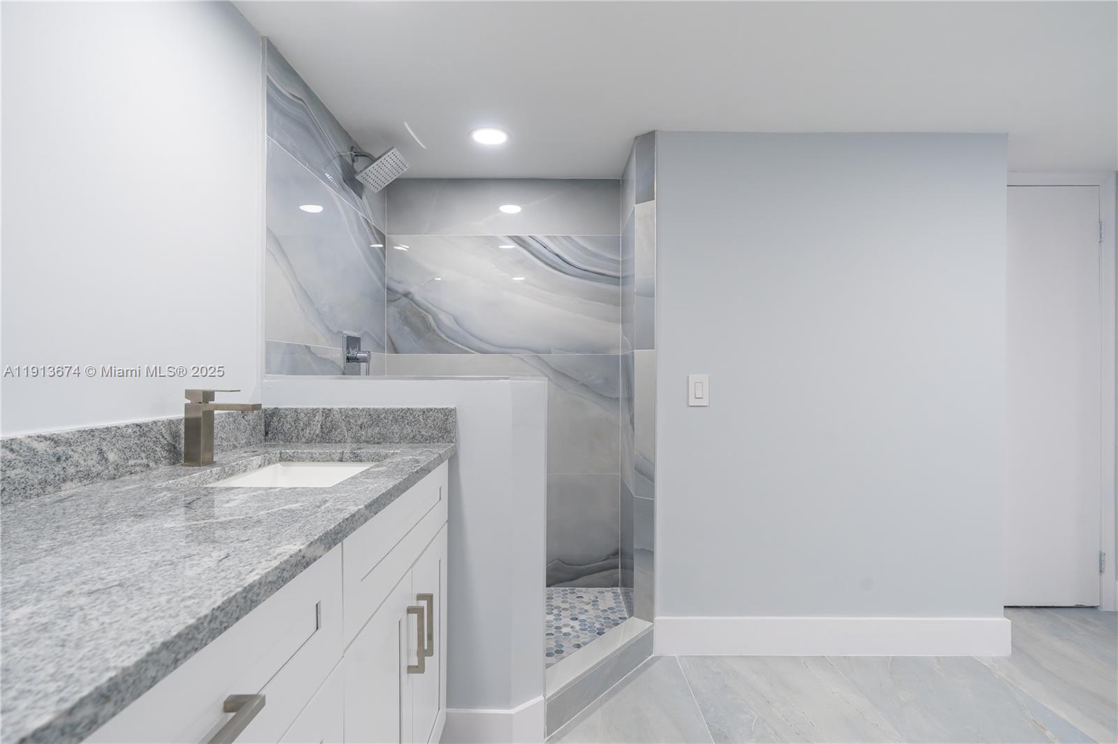 AQUARIUS CONDO - Residential