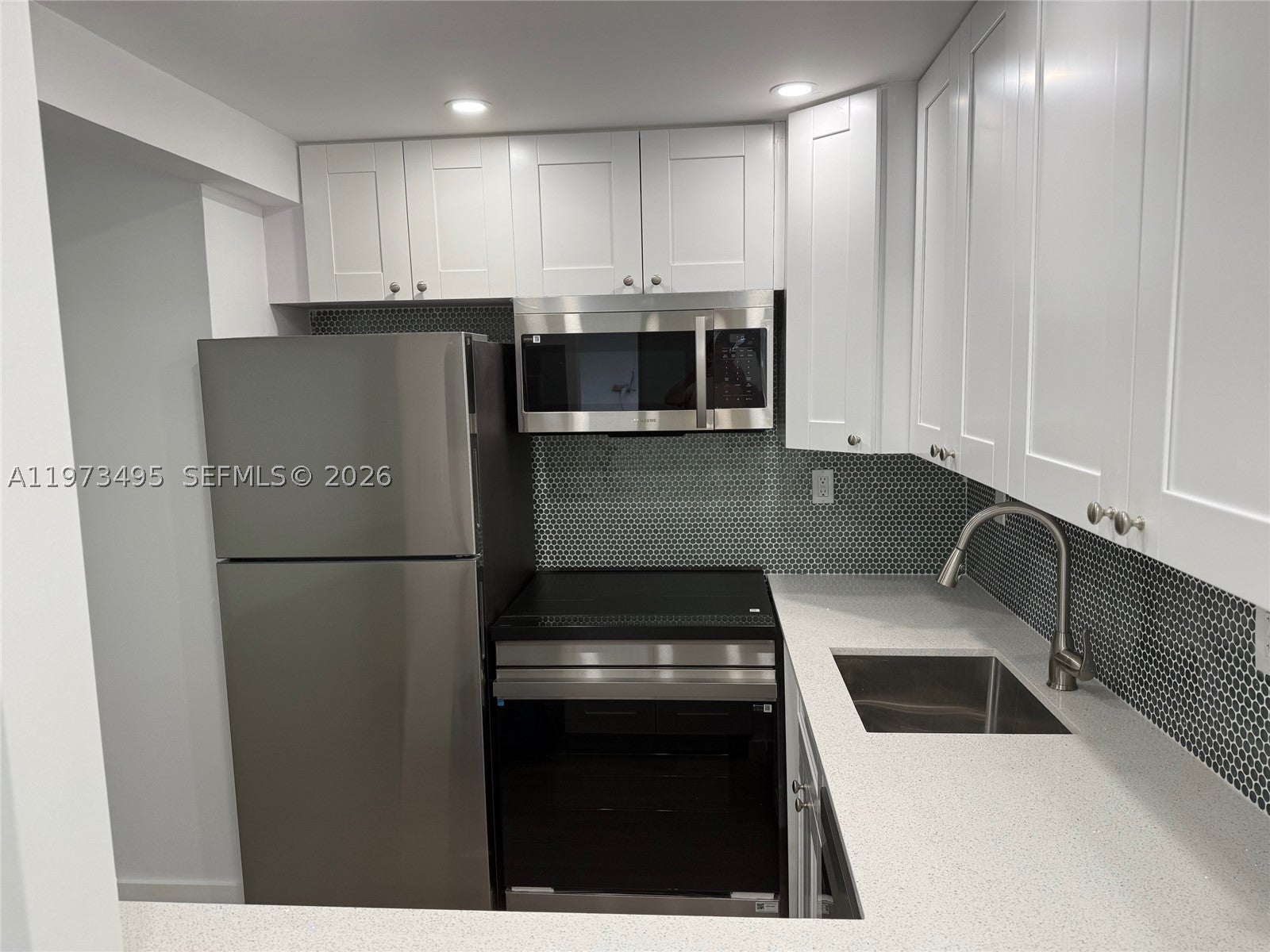926 Michigan Ave 12