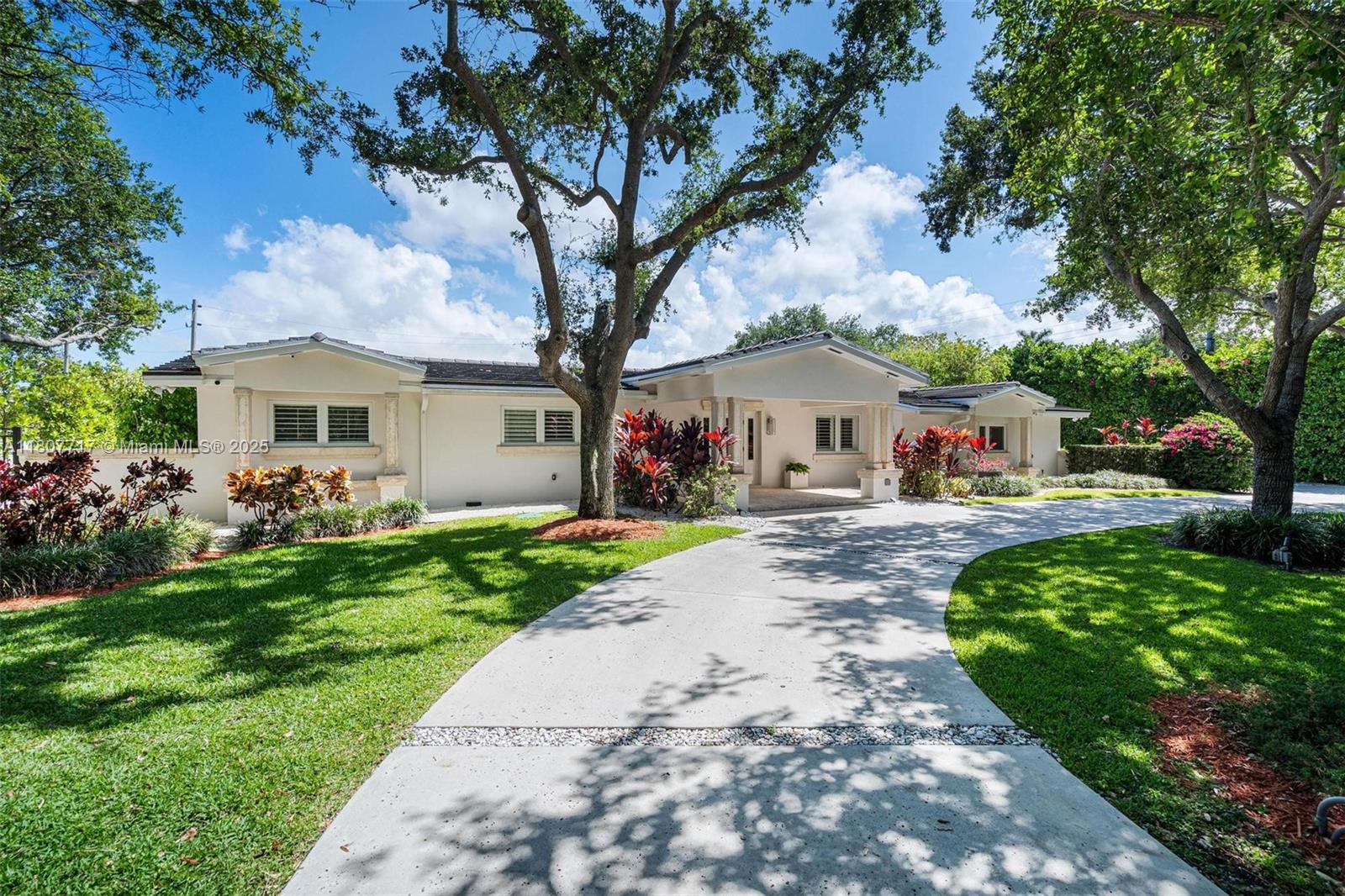 Property for Sale at 7160 Sw 124th St, Pinecrest, Miami-Dade County, Florida - Bedrooms: 4 
Bathrooms: 3  - $2,375,000