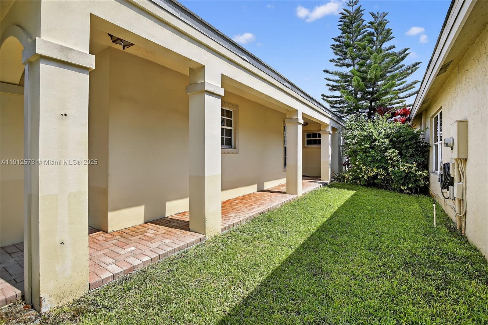 8800 Lake Park Cir N